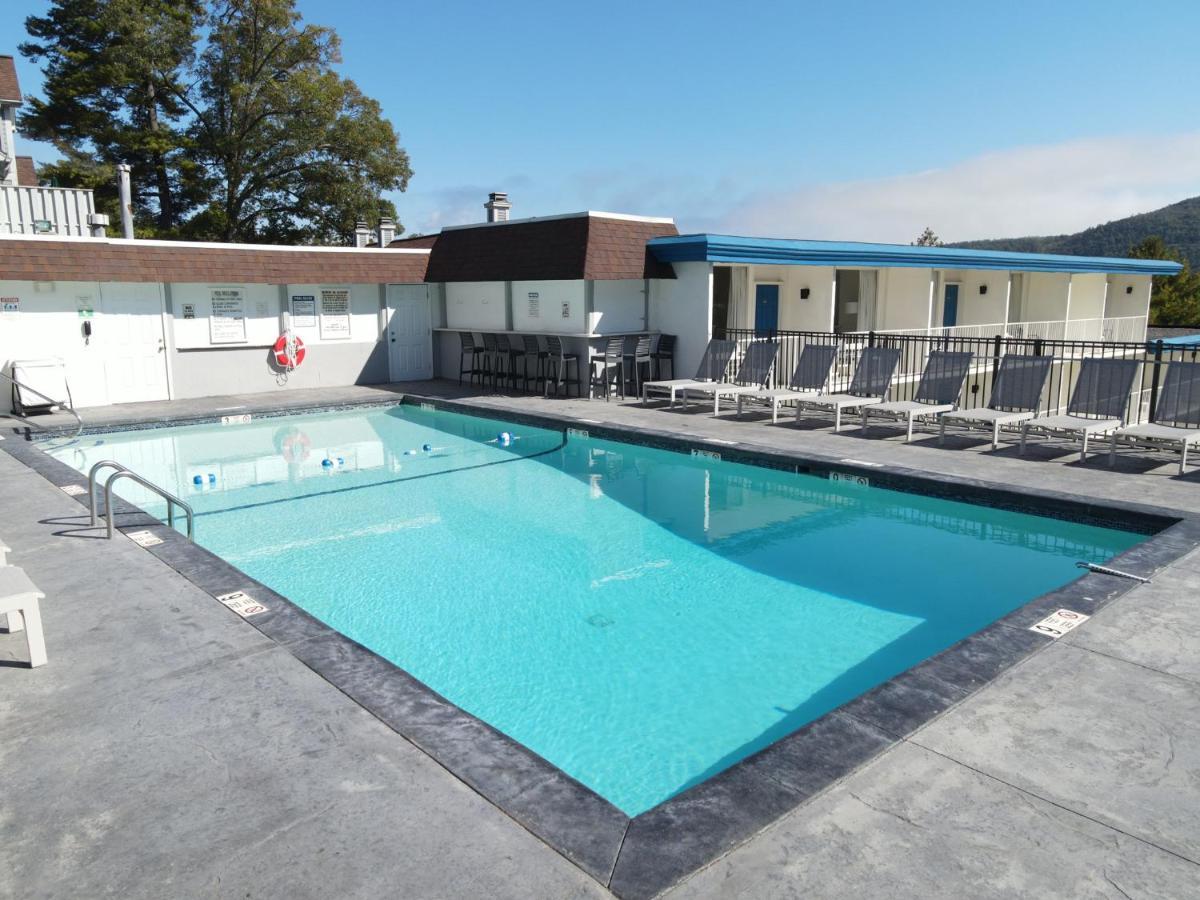 Lakefront Terrace Motel 3*