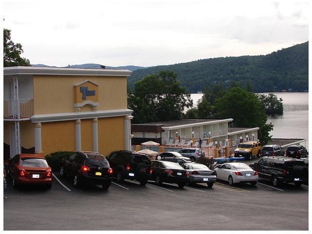 Lakefront Terrace Motel 3*