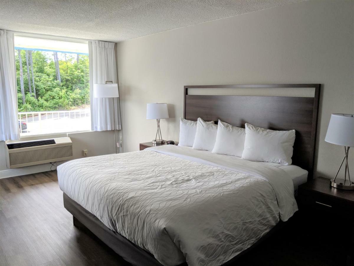 Lakefront Terrace Motel 3*